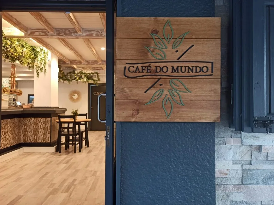 Cartel de madera comercial
