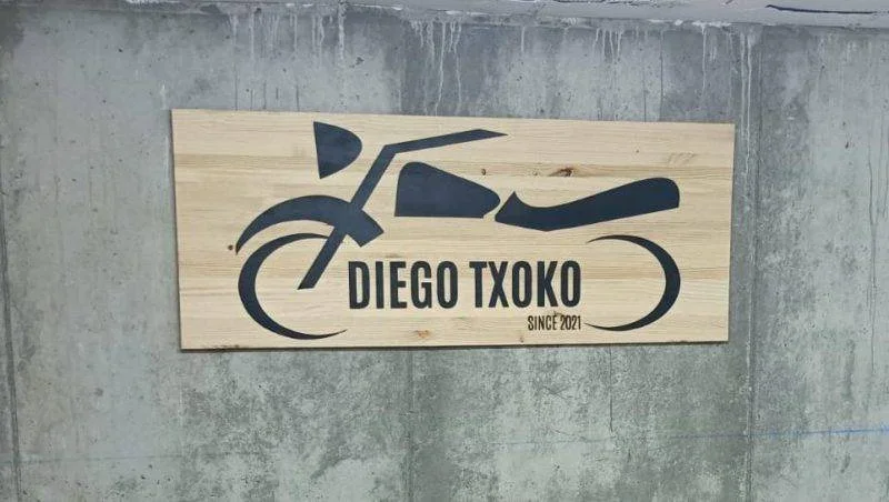 Cartel de madera decorativo