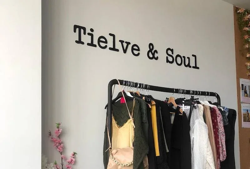 Expositores de Pared para Tiendas de Ropa