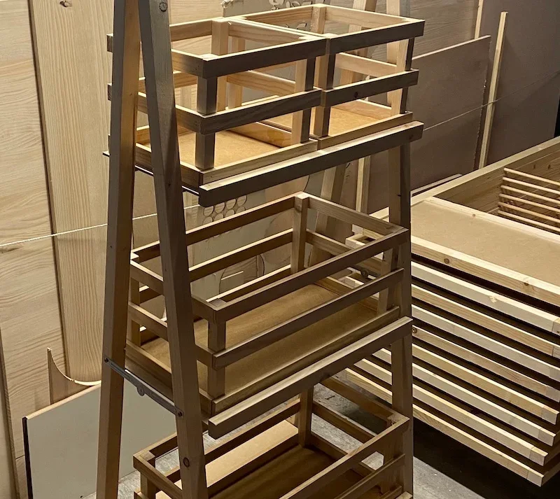 Guía para Elegir el Tamaño Perfecto de tu Expositor de Madera