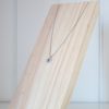 Exhibidor de collares fabricado en madera