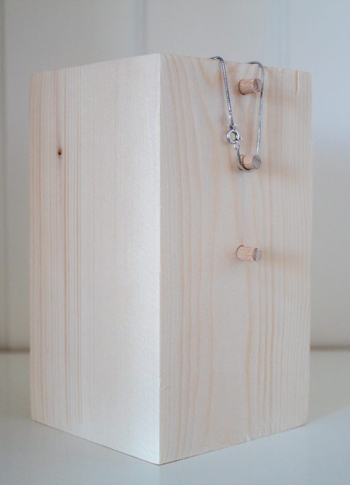 Taco de madera de 16cm para joyería o bisutería