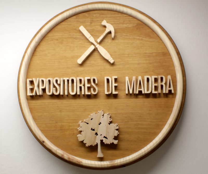 ➤ Carteles personalizados - Expositores Madera 2023