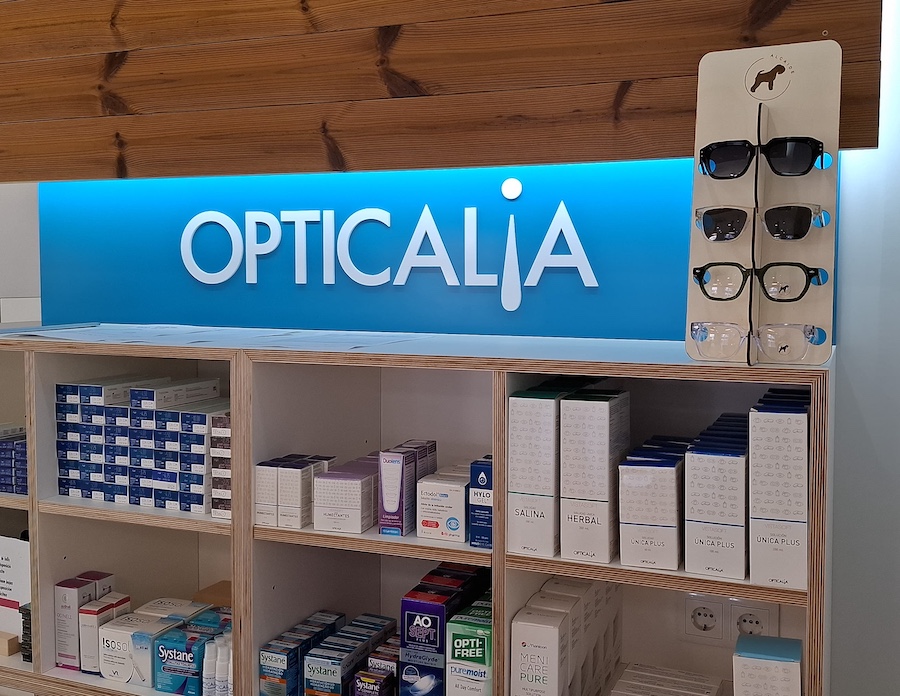 Integrando Expositores de Madera en el Diseño General de tu Tienda.